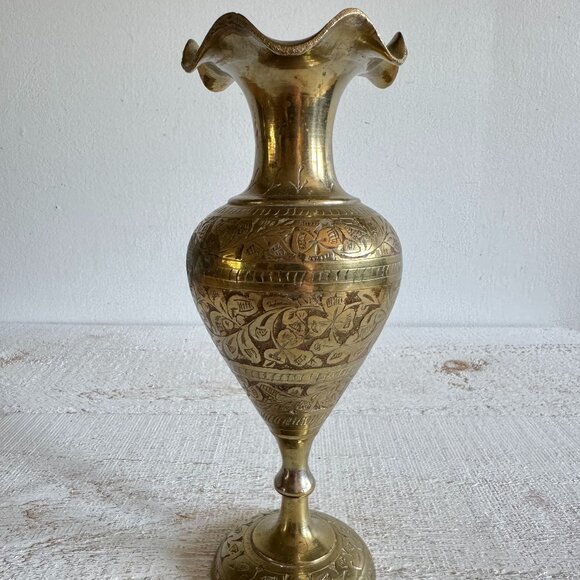 Vintage Brass Vase with Decorative Detailing - Made in India - Picture 2 of 8
